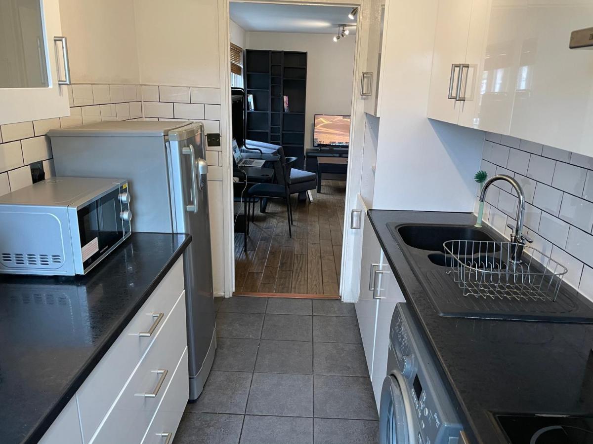 Beautiful Apartment Right Off Of Broadway Market ลอนดอน ภายนอก รูปภาพ